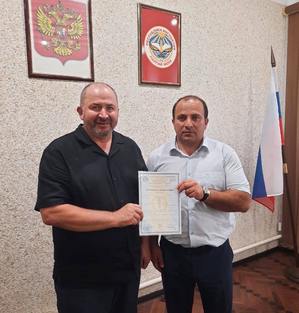 В Ингушетии одним семхозом больше: руководитель Россельхозцентра по Ингушетии вручил сертификат «ИП В. Албаков» 